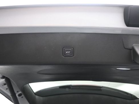 Used 2021 Chevrolet Traverse LT image 24