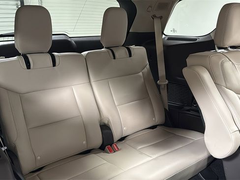 Used 2020 Ford Explorer Platinum w/ Premium Technology Package image 17