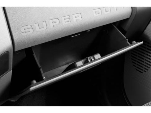 Used 2015 Ford F250 Lariat w/ Lariat Interior Package image 16