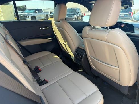 Used 2024 Cadillac XT4 Premium Luxury w/ Technology Package AWD/4WD image 9