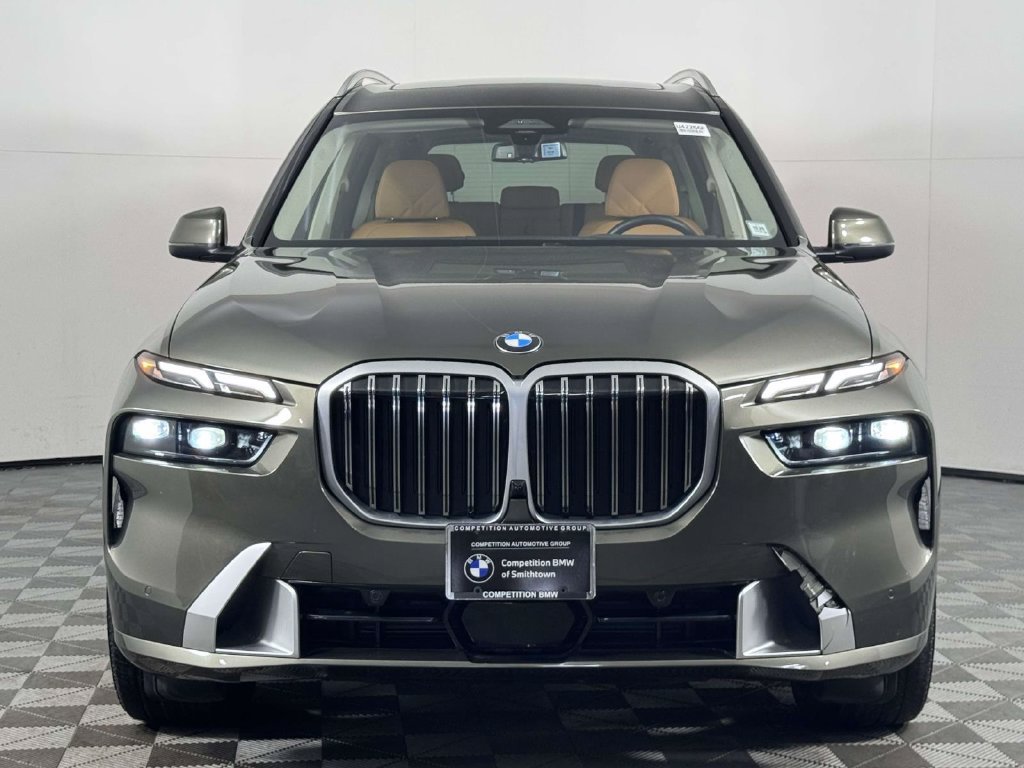 Used 2024 BMW X7 xDrive40i w/ Premium Package AWD/4WD image 6