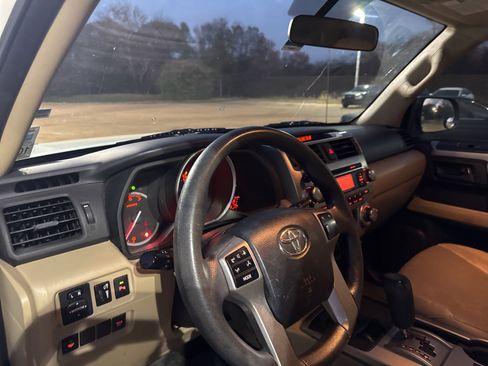 Used 2013 Toyota 4Runner SR5 image 16