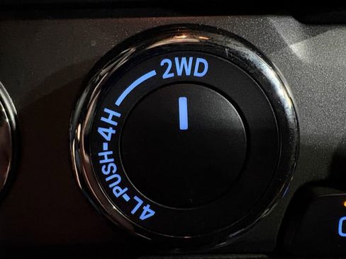 Used 2022 Toyota Tacoma TRD Off-Road w/ Technology Package image 22