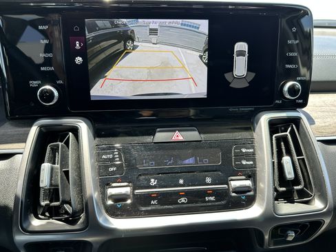 Certified 2023 Kia Sorento EX w/ Panoramic Sunroof Package FWD image 31