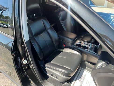 Used 2019 Nissan Pathfinder SL AWD/4WD image 32