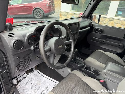 Used 2007 Jeep Wrangler Unlimited X w/ Dual Top Group RWD image 4