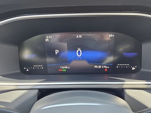 Certified 2025 Volkswagen Taos SE FWD image 21