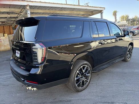 Used 2025 Chevrolet Suburban RST w/ Comfort Package AWD/4WD image 4