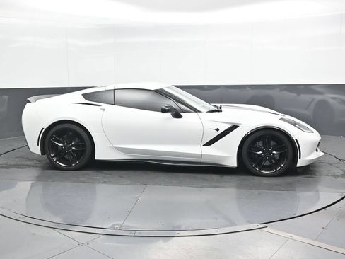 Used 2018 Chevrolet Corvette Stingray Coupe RWD image 3
