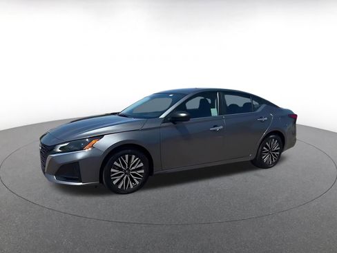 Used 2025 Nissan Altima 2.5 SV FWD image 7