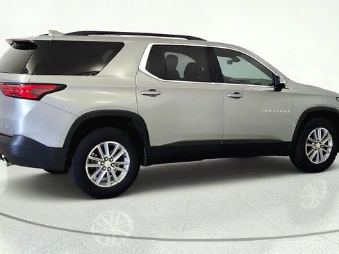 Used 2023 Chevrolet Traverse LT FWD image 9