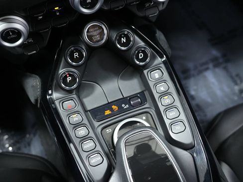 Used 2020 Aston Martin V8 Vantage Coupe RWD image 44