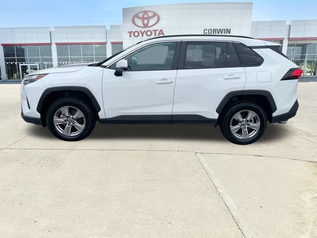 Used 2025 Toyota RAV4 XLE AWD/4WD image 2