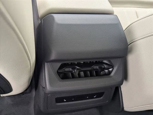 Used 2025 Audi A6 e-tron Premium Plus image 18