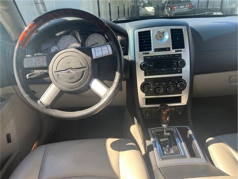 Used 2006 Chrysler 300 C w/ Protection Group II image 11