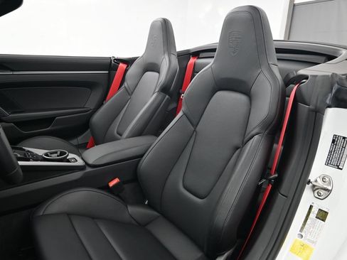 Used 2025 Porsche 911 Carrera RWD image 5