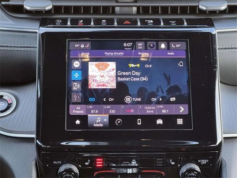 New 2025 Jeep Grand Cherokee Laredo w/ Luxury Tech Group I image 3