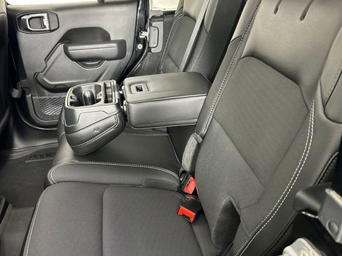 Used 2023 Jeep Wrangler Freedom Edition image 18