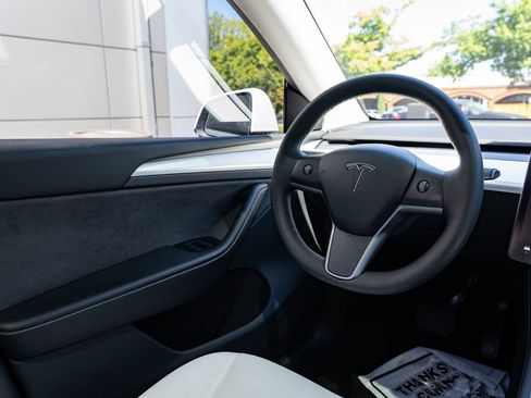 Used 2023 Tesla Model Y Long Range AWD/4WD image 11