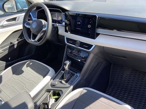 Used 2025 Volkswagen Taos SE w/ Panoramic Sunroof Package image 26