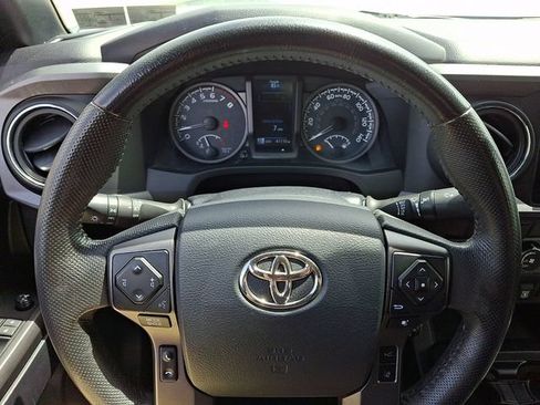 Used 2019 Toyota Tacoma TRD Sport AWD/4WD image 18