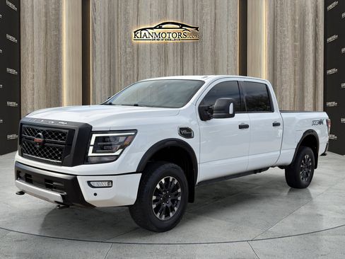 Used 2021 Nissan Titan PRO-4X w/ Pro-4x Convenience Package image 3