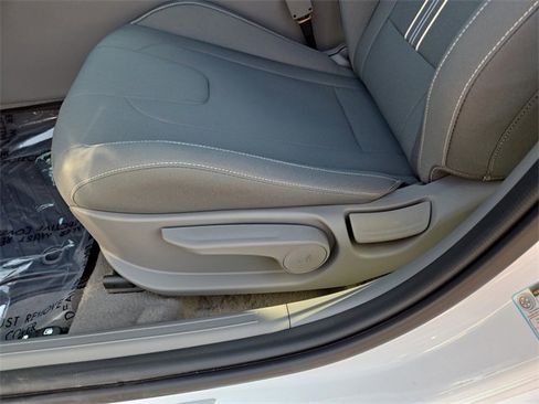 New 2025 Hyundai Elantra SEL image 28