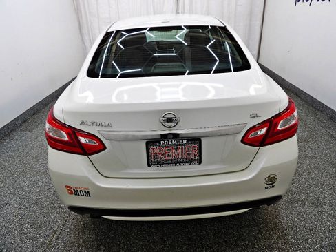 Used 2016 Nissan Altima 2.5 SL w/ Moonroof Package FWD image 5