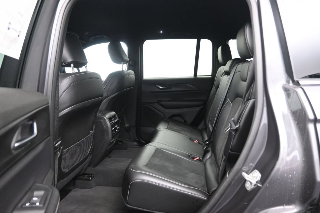 Used 2025 Jeep Grand Cherokee Altitude AWD/4WD image 26