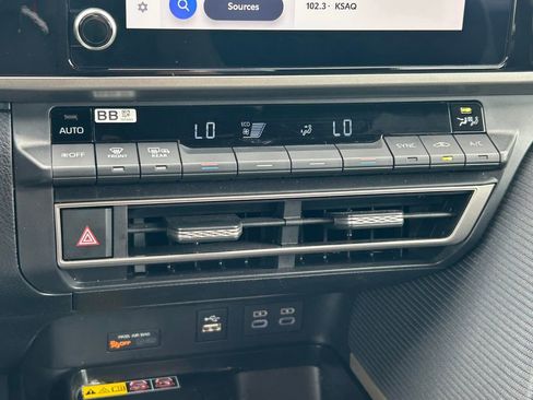 Certified 2025 Toyota Camry SE FWD image 30