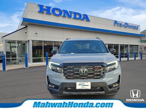 Used 2023 Honda Passport TrailSport image 2