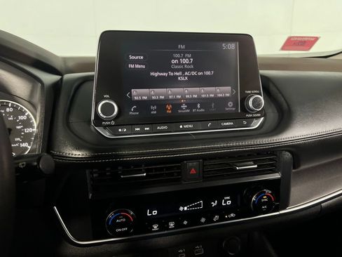 Used 2023 Nissan Rogue SV image 19