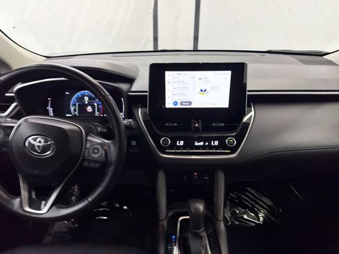 Used 2025 Toyota Corolla Cross XLE FWD image 27