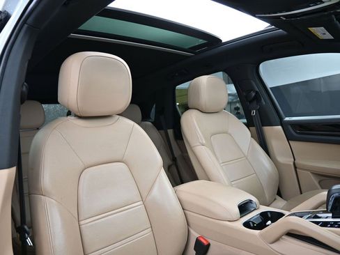 Used 2021 Porsche Cayenne image 29