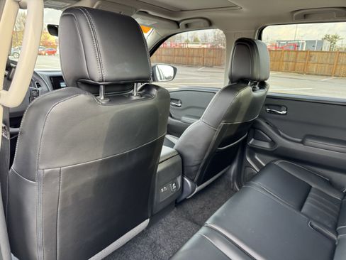 Used 2024 Nissan Frontier SL w/ Technology Package image 34