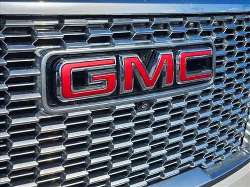 Used 2022 GMC Yukon XL Denali AWD/4WD image 10