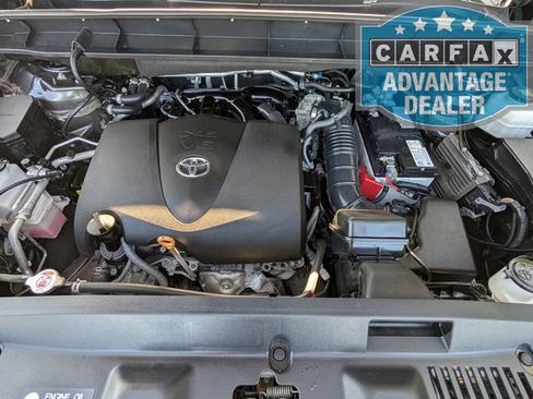 Used 2022 Toyota Highlander XLE AWD/4WD image 32