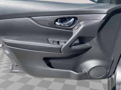 Used 2019 Nissan Rogue SV image 23