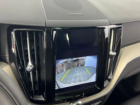 Used 2022 Volvo XC60 B5 Inscription w/ Advanced Package image 18