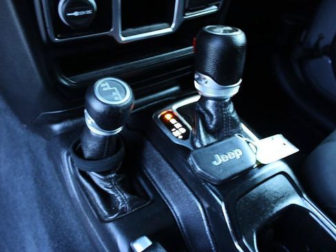 Used 2020 Jeep Wrangler Sport AWD/4WD image 11