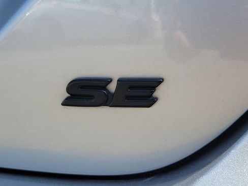 Used 2021 Toyota Camry SE FWD image 29