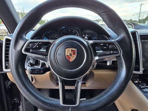 Used 2016 Porsche Cayenne AWD/4WD image 21