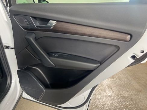 Used 2023 Audi Q5 2.0T Premium w/ Convenience Package image 14