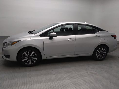 Used 2025 Nissan Versa SV FWD image 2