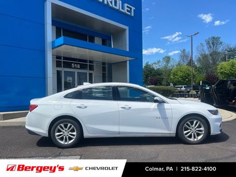 Certified 2018 Chevrolet Malibu LT w/ Leather Package FWD image 2