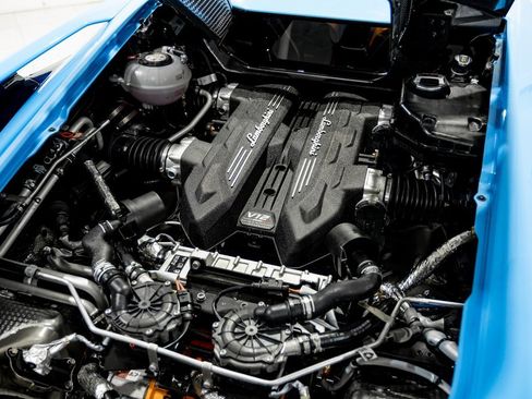 Used 2024 Lamborghini Revuelto image 44