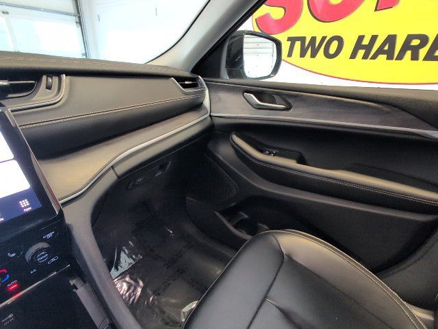 Used 2023 Jeep Grand Cherokee Limited AWD/4WD image 27
