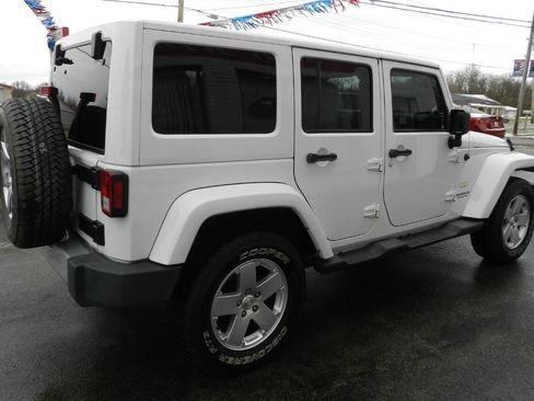 Used 2014 Jeep Wrangler Unlimited Sahara w/ Connectivity Group AWD/4WD image 6