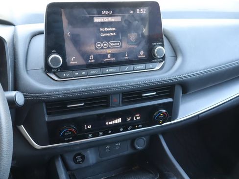 Used 2024 Nissan Rogue SV FWD image 6