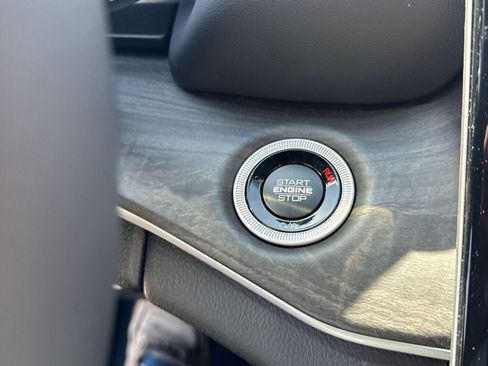 New 2025 Jeep Grand Cherokee L Limited w/ Black Appearance Package image 24